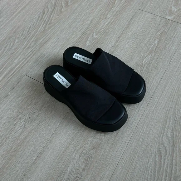 Steve Madden SLINKY30 Black Platform Sandal - Picture 4 of 5